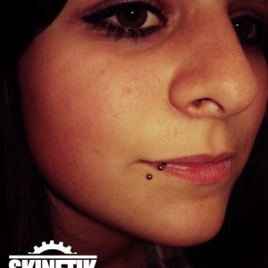 piercing_skinetik_labret_excentre_08
