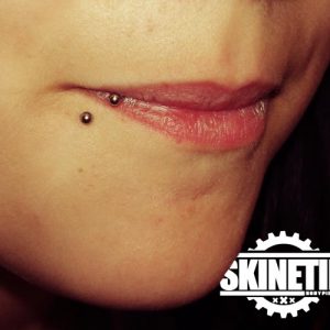 piercing_skinetik_labret_excentre_09