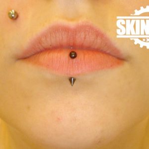 piercing_skinetik_labret_vertical_02