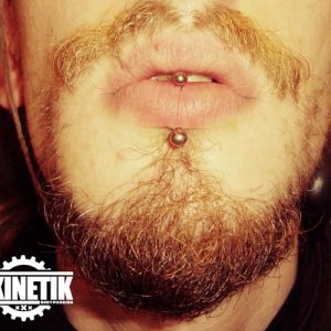 piercing_skinetik_labret_vertical_03