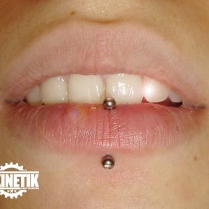 piercing_skinetik_labret_vertical_12